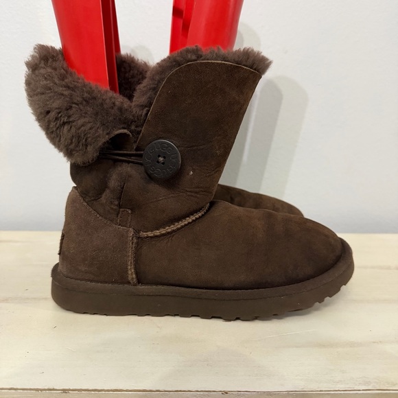 UGG Women's Bailey Button II Boots Size 7 - Picture 3 of 9